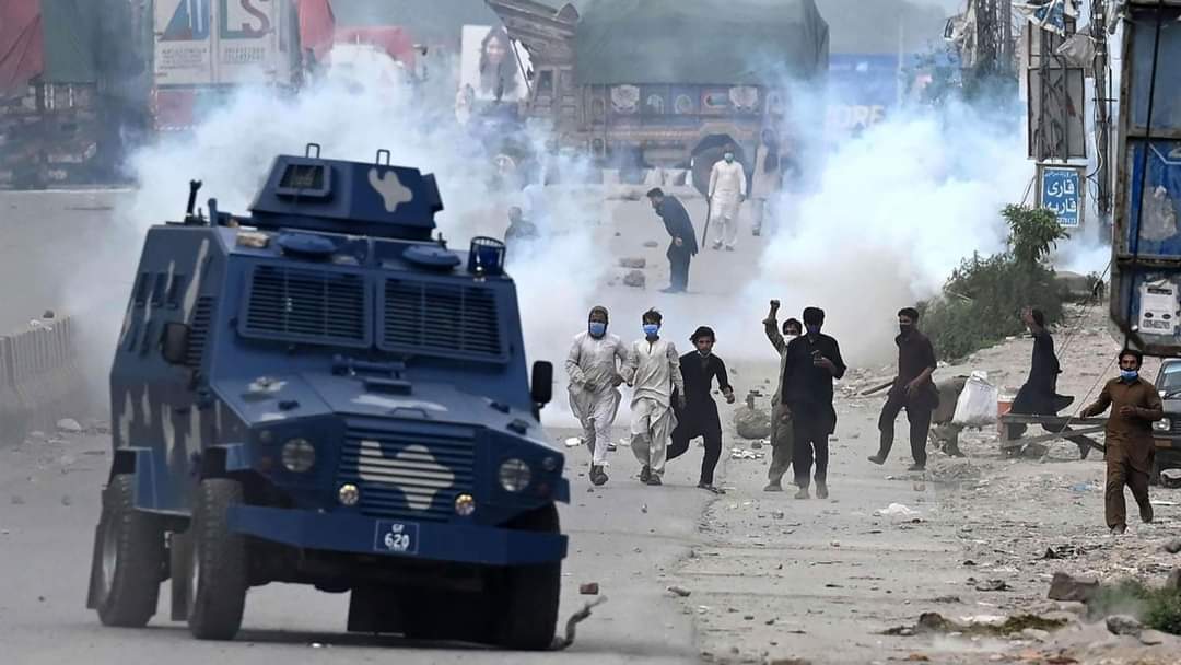 باكستان تحجب وسائل التواصل الاجتماعي مؤقتا بعد تظاهرات مناهضة لفرنسا